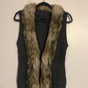 Guess Women's Size Medium Vest w/Fake Fur Trim - like new!
